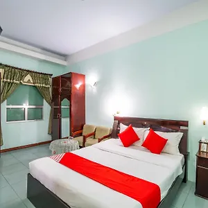 Hotel Super Oyo 266 Golden Gate